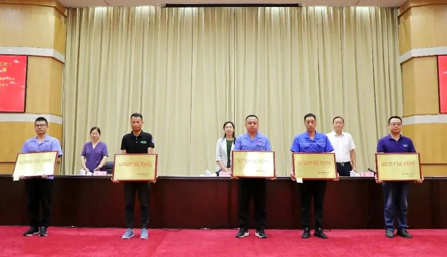 燈塔式人物丨技能大師郎冠軍，照亮萬馬高壓事業(yè)